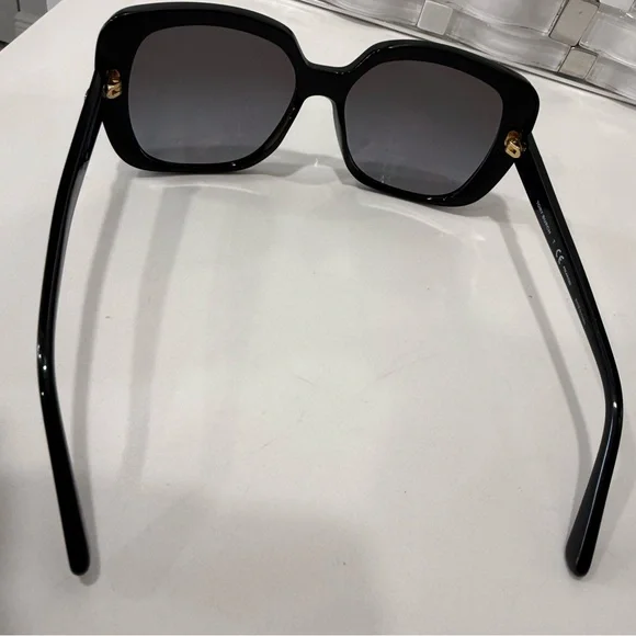 Goegeous Like New Tory Burch Black Gradient Sunglasses - Picture 4 of 5